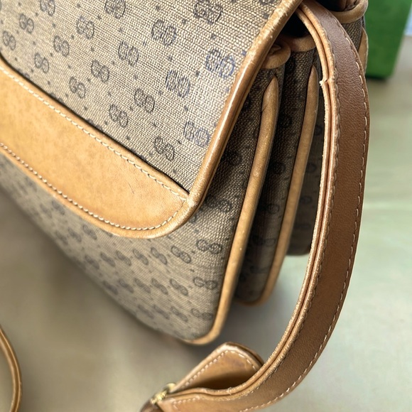 Authentic Gucci Leather Crossbody/Shoulder Bag. - Picture 13 of 15